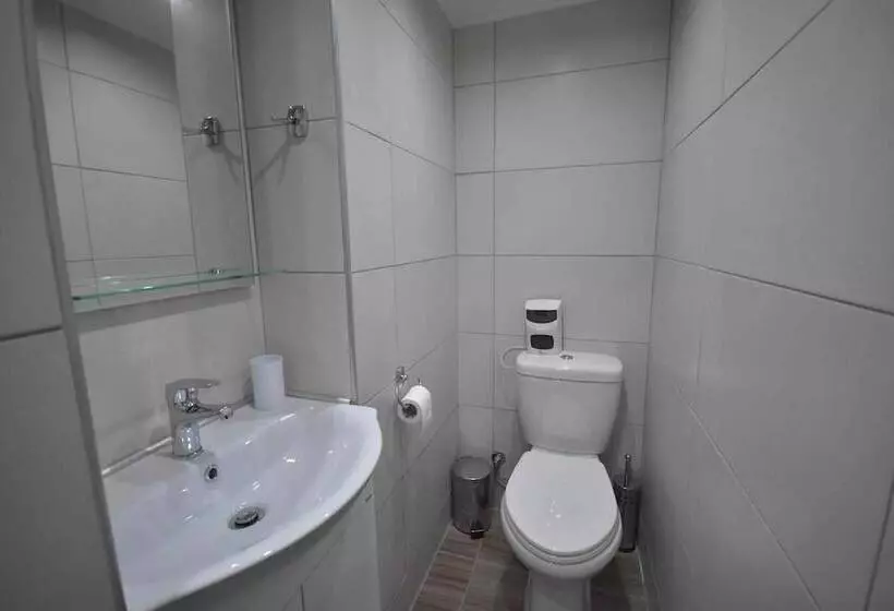 هتل A&j Apartments Or Rooms Athens Airport