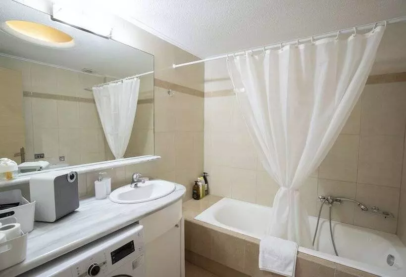 هتل A&j Apartments Or Rooms Athens Airport