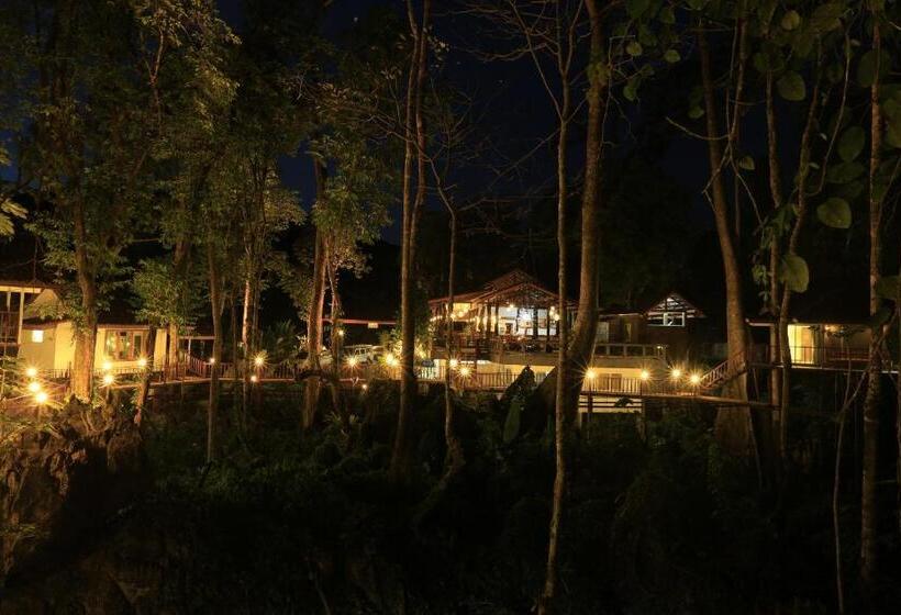 בית מלון כפרי Rock And Tree House Resort