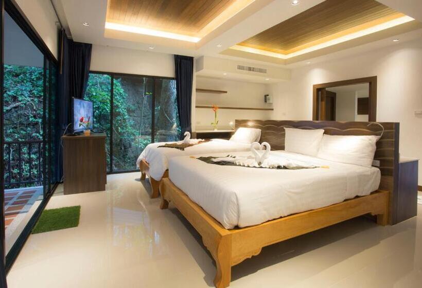 בית מלון כפרי Rock And Tree House Resort