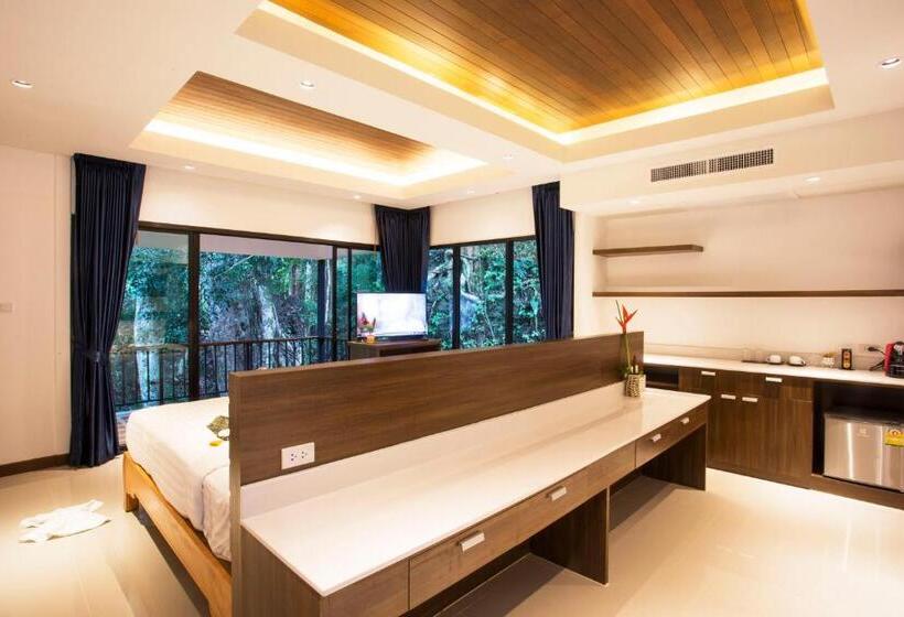 בית מלון כפרי Rock And Tree House Resort