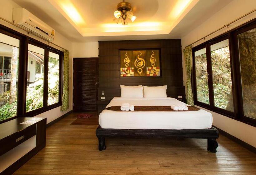 בית מלון כפרי Rock And Tree House Resort