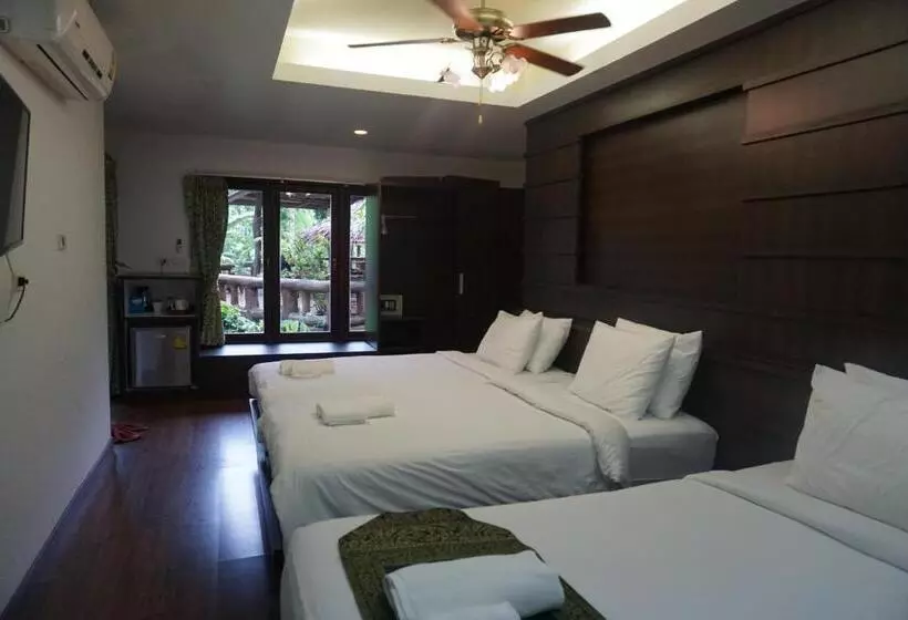 هتل Rock And Tree House Resort