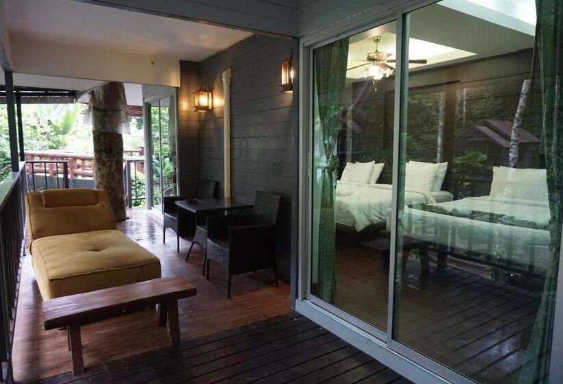 בית מלון כפרי Rock And Tree House Resort