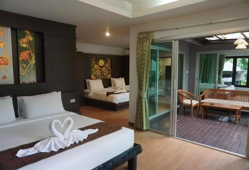 هتل Rock And Tree House Resort