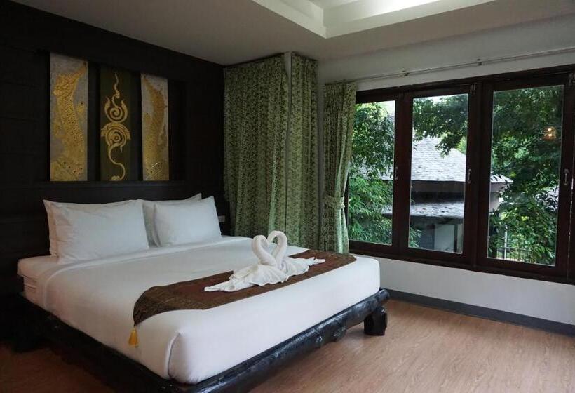 בית מלון כפרי Rock And Tree House Resort