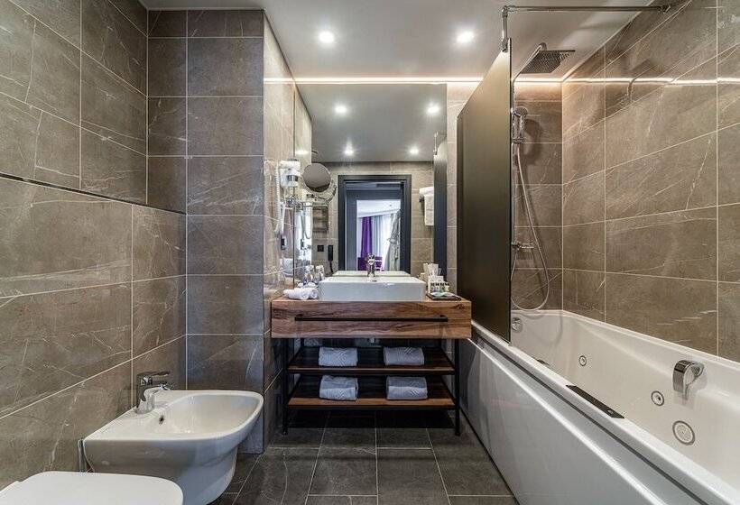 Kravt Nevsky Hotel And Spa