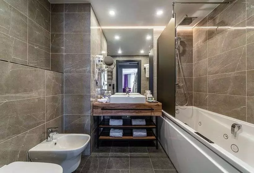 Kravt Nevsky Hotel And Spa
