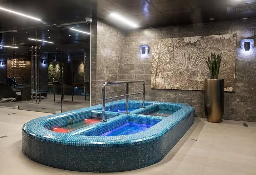 Kravt Nevsky Hotel And Spa