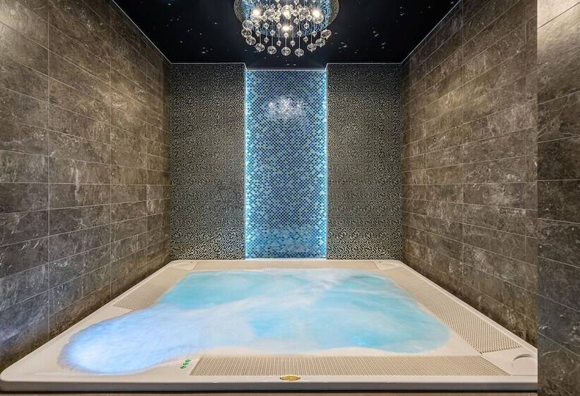 Kravt Nevsky Hotel And Spa