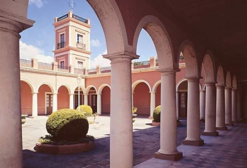 Casa Del Arbol Hostel