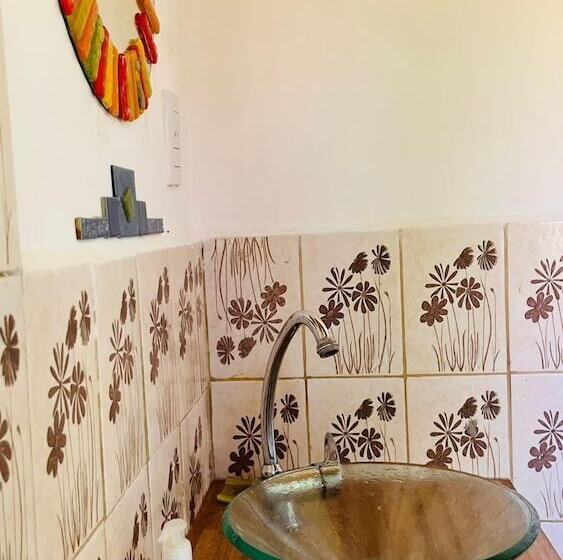 Casa Del Arbol Hostel