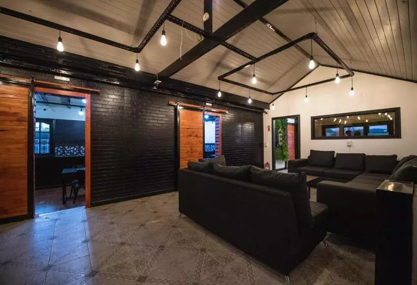 El Refugio Lodge Hostel