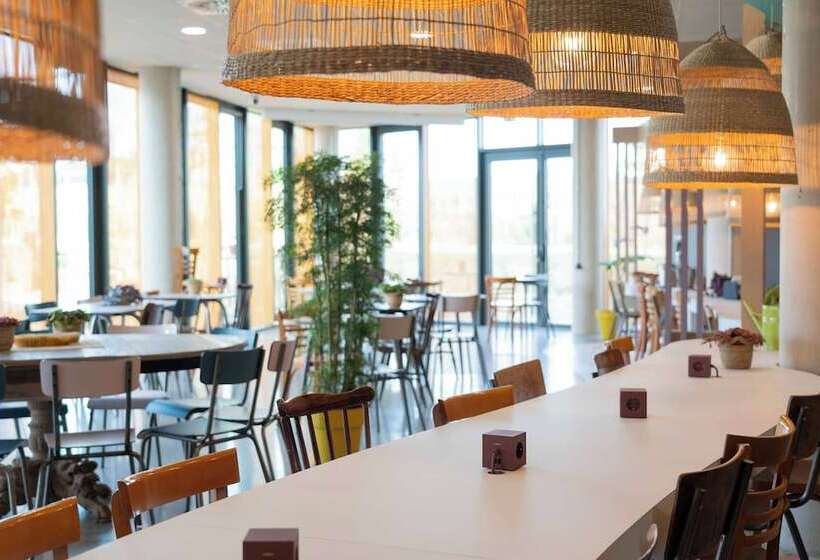 Greet Hotel Rennes Pace