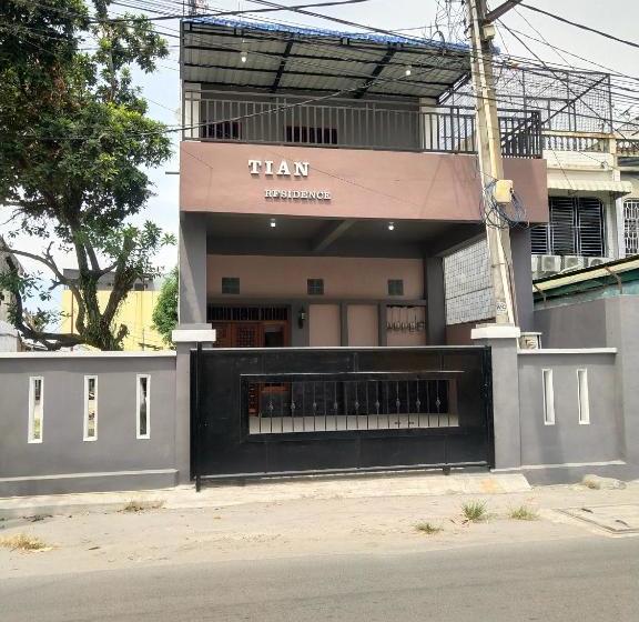 בית מלון כפרי Oyo 90590 Tian Residence