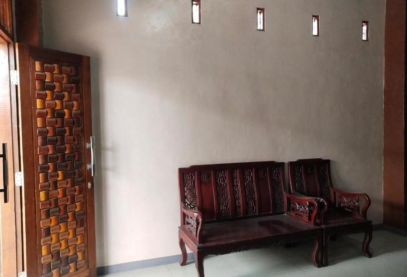 בית מלון כפרי Oyo 90590 Tian Residence