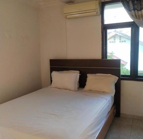 בית מלון כפרי Oyo 90590 Tian Residence