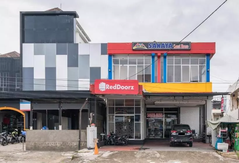 هتل Reddoorz Syariah Near Rs Mata Padang