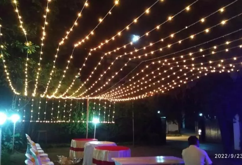 پانسیون Solace Garden
