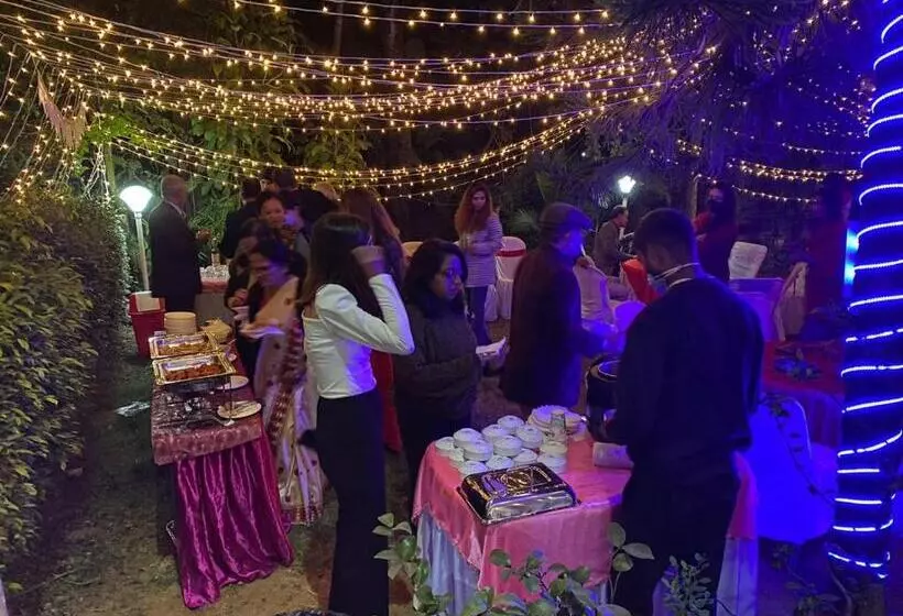 پانسیون Solace Garden
