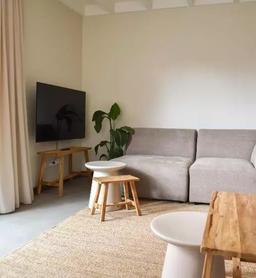 Van Heeckeren Apartments & Suites Nes