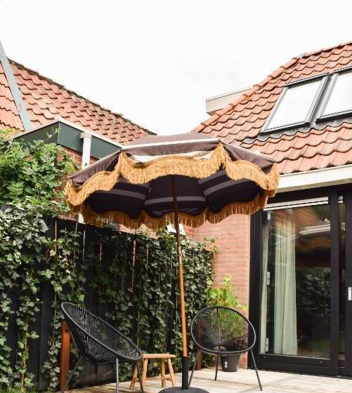 Van Heeckeren Apartments & Suites Nes