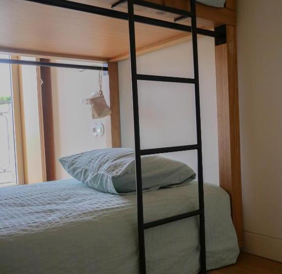 فندق صغير Castel   Creative Living