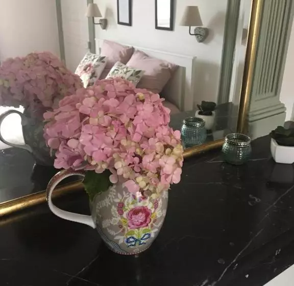 Aamiaismajoitus (B&B) Un Dimanche Chez Julie Chambre Léontine