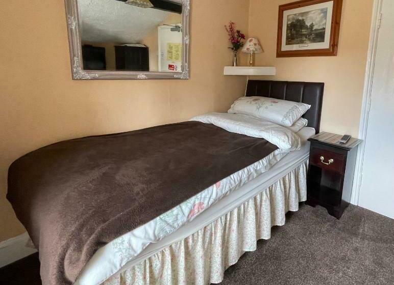 צימר Apsley Villa Guest House