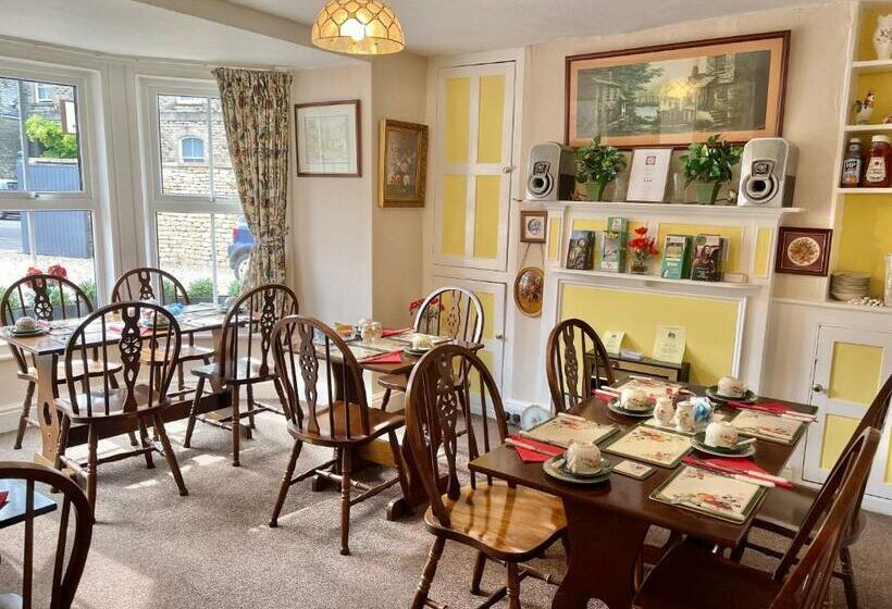 צימר Apsley Villa Guest House