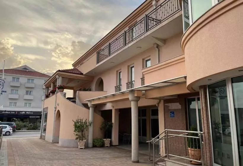 تختخواب و صبحانه Rooms Central