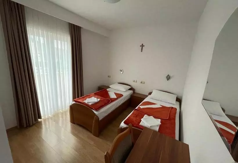 تختخواب و صبحانه Rooms Central