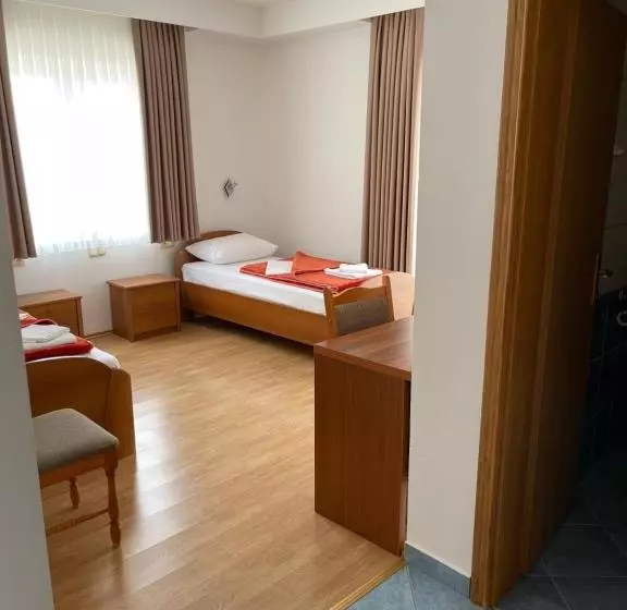 تختخواب و صبحانه Rooms Central