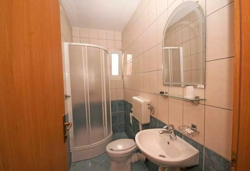 تختخواب و صبحانه Rooms Central