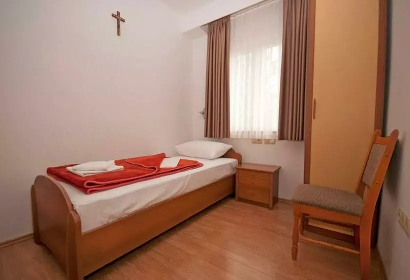 تختخواب و صبحانه Rooms Central