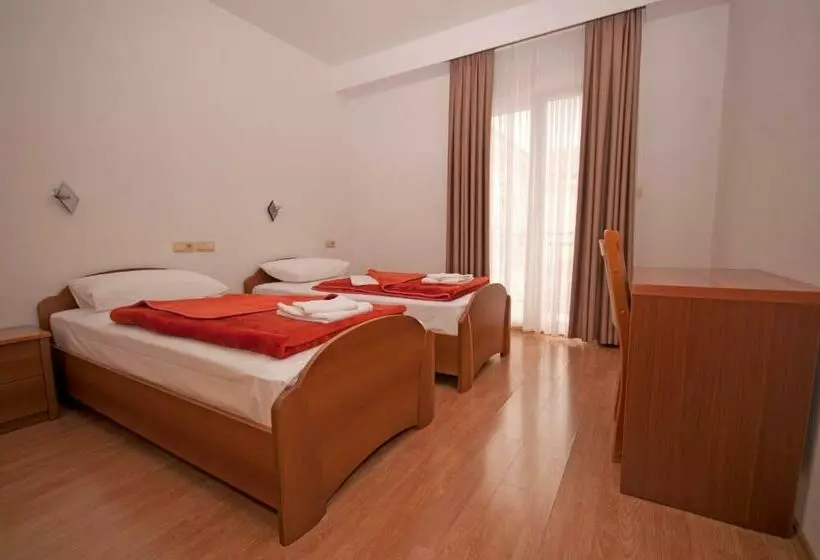تختخواب و صبحانه Rooms Central
