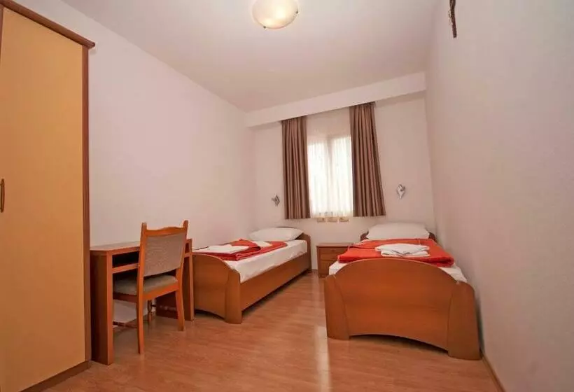 تختخواب و صبحانه Rooms Central