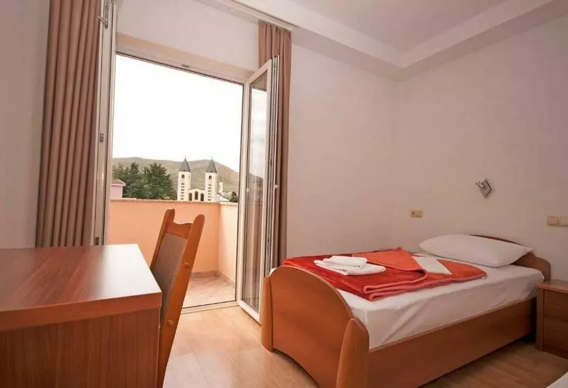 تختخواب و صبحانه Rooms Central