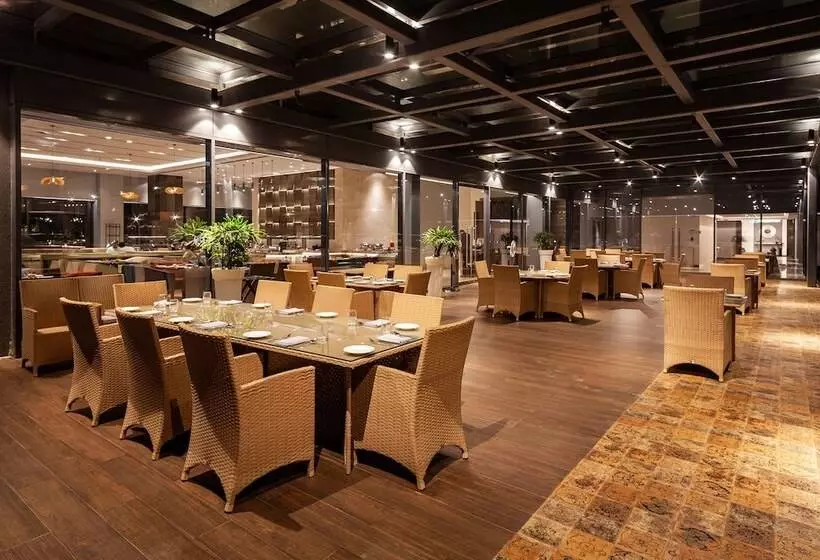 ホテル Vivanta Bhubaneswar Dn Square