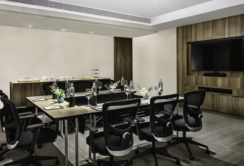 בית מלון כפרי Vivanta Bhubaneswar Dn Square