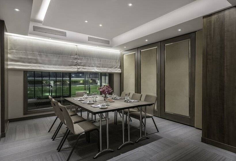 בית מלון כפרי Vivanta Bhubaneswar Dn Square