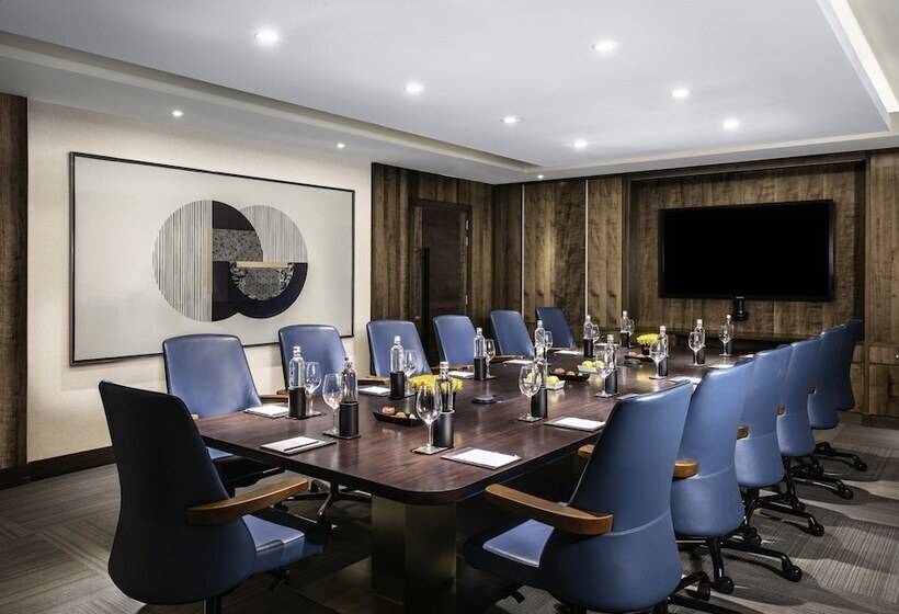 בית מלון כפרי Vivanta Bhubaneswar Dn Square