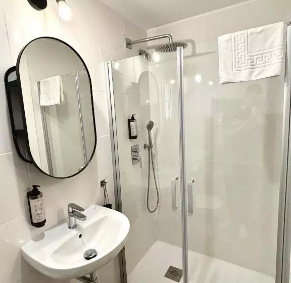 پانسیون Hostal La Canonja