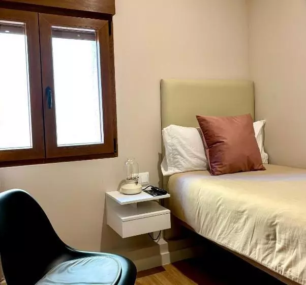 پانسیون Hostal La Canonja