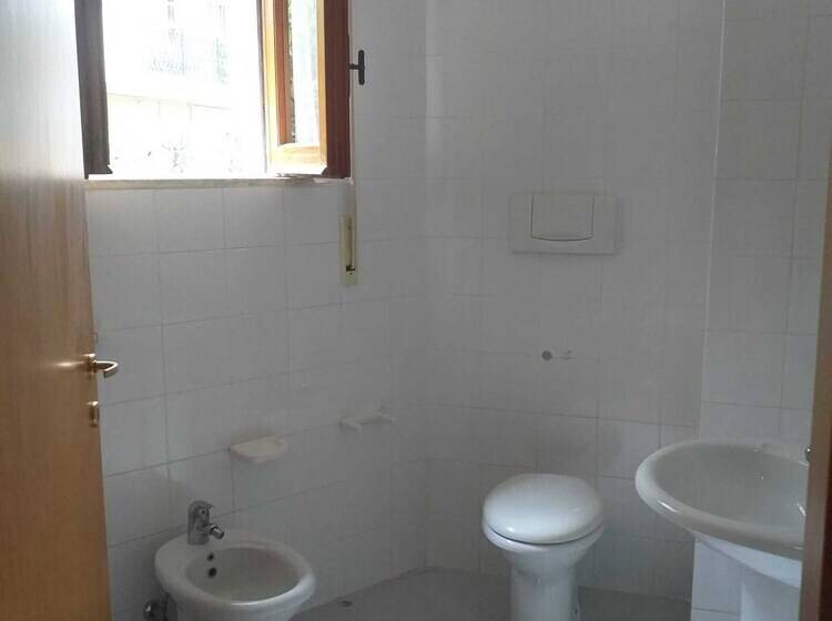 膳宿费 Room In Bb Spacious Triple Room A Stones Throw From The Sea