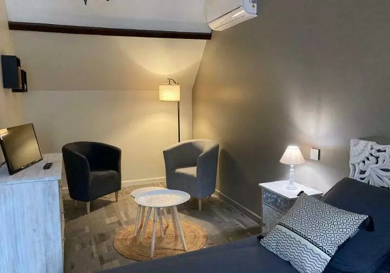 ベッドアンドブレックファースト Chambre Nutrisco De La Maison De Triboulet Table D Hôtes