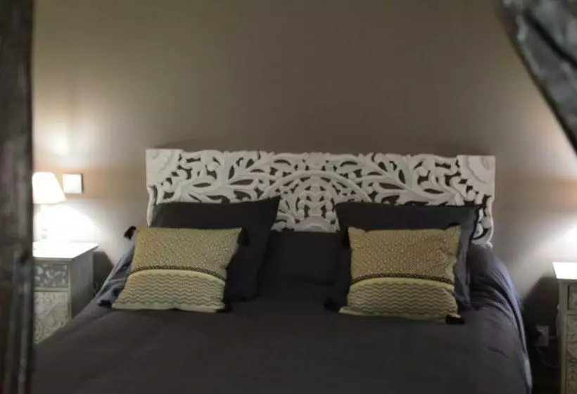 ベッドアンドブレックファースト Chambre Nutrisco De La Maison De Triboulet Table D Hôtes
