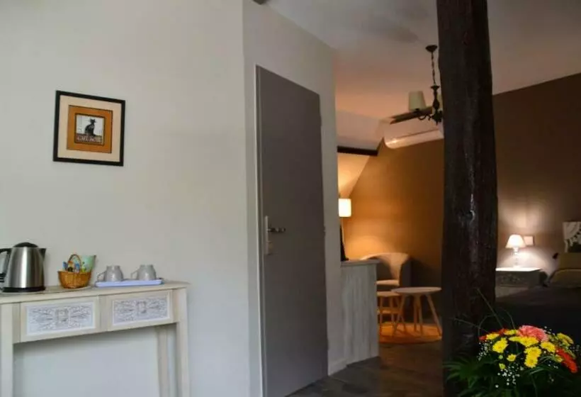 ベッドアンドブレックファースト Chambre Nutrisco De La Maison De Triboulet Table D Hôtes