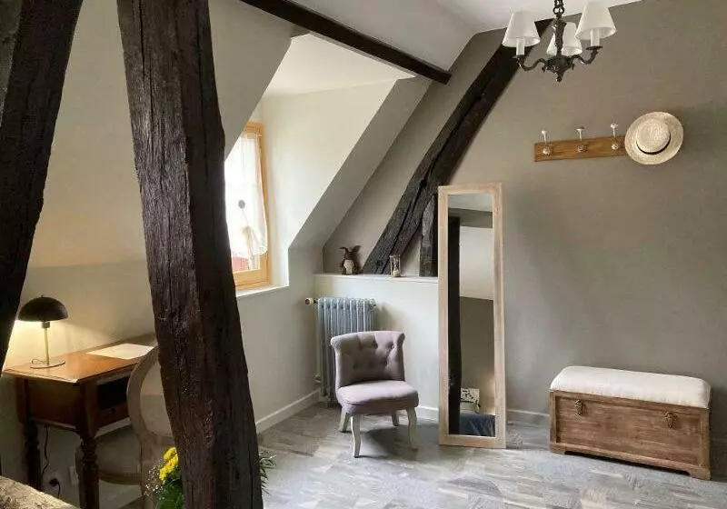 ベッドアンドブレックファースト Chambre Nutrisco De La Maison De Triboulet Table D Hôtes