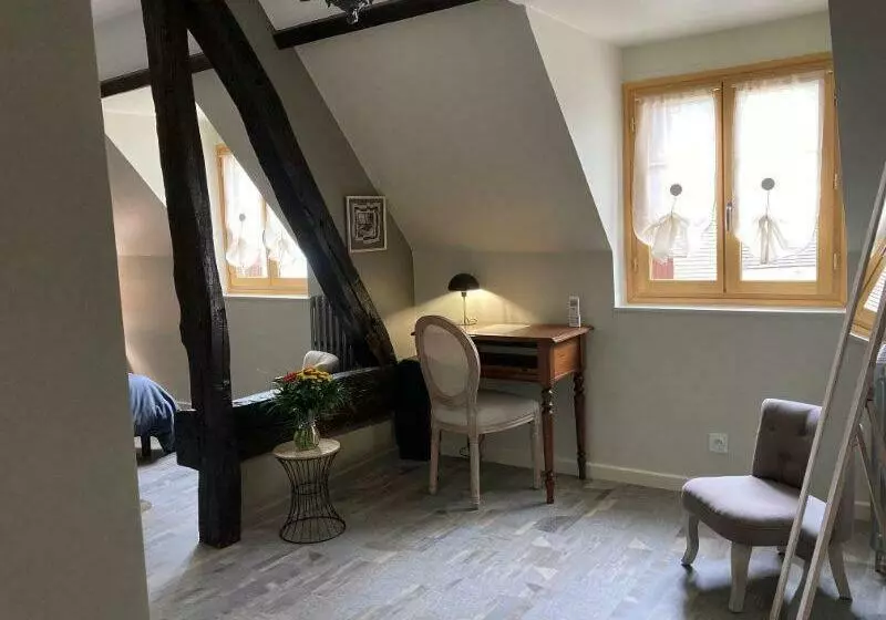 ベッドアンドブレックファースト Chambre Nutrisco De La Maison De Triboulet Table D Hôtes